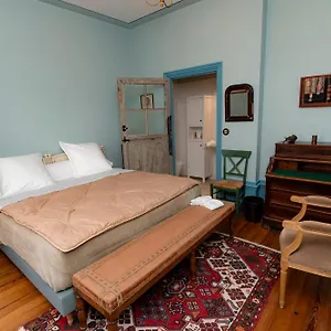 https://domaine-de-montclair.hotels-rhonealpes.com